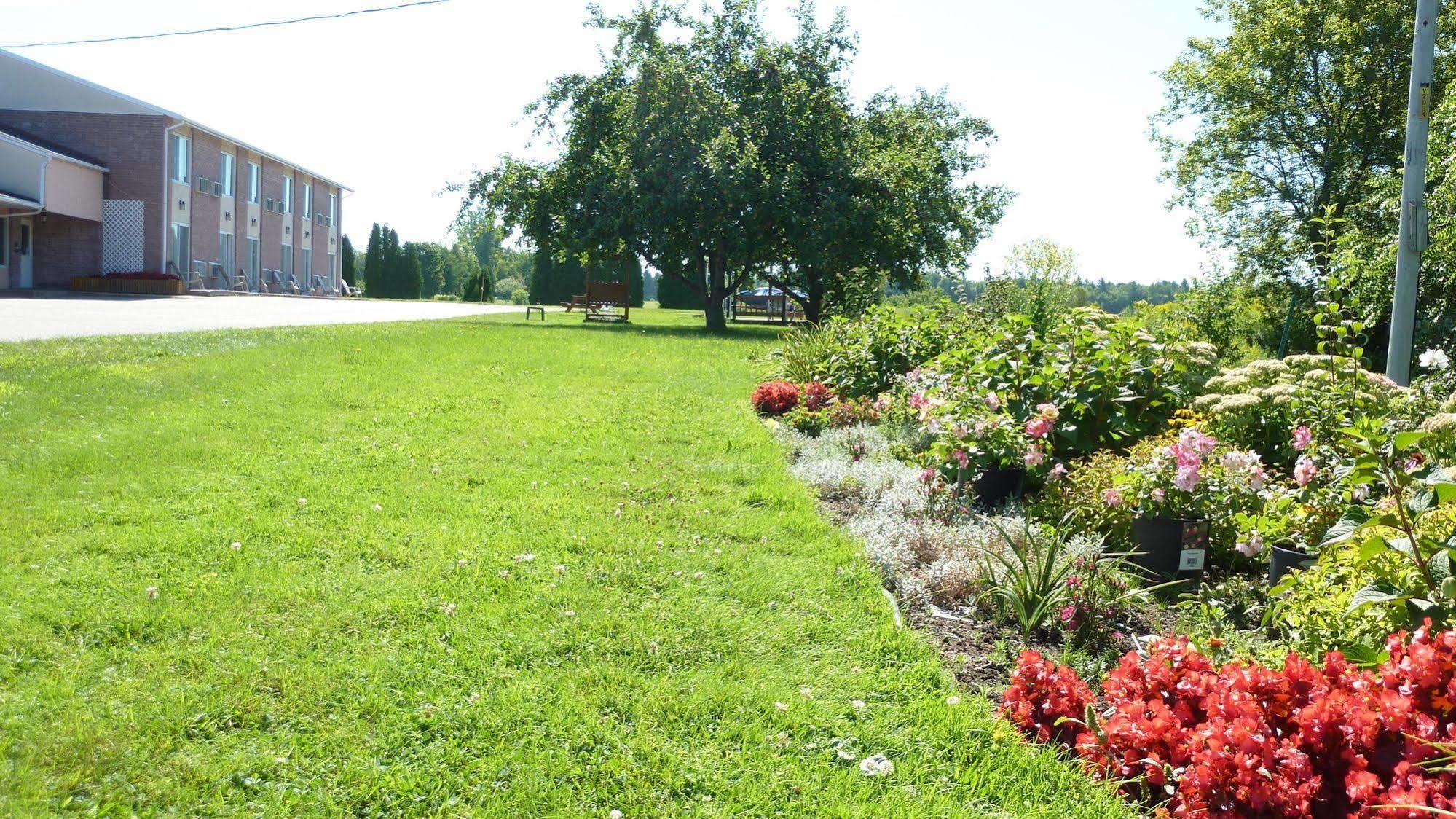 ホテル マノワール ベカンクール オテル Bécancour エクステリア 写真