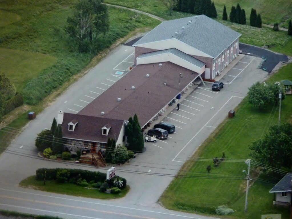 ホテル マノワール ベカンクール オテル Bécancour エクステリア 写真